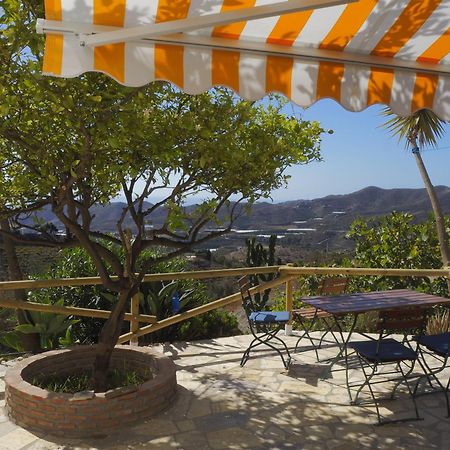 Villa Casa Feliz à Iznate Extérieur photo